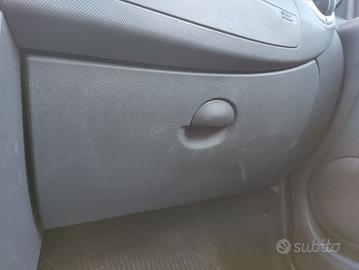 Cassetto portaoggetti DACIA SANDERO del 2012