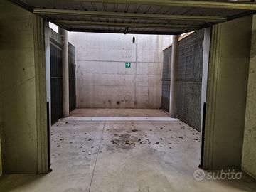 Garage con Wall Box per ricarica auto elettrica