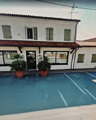 Immobile commerciale e appartamento
