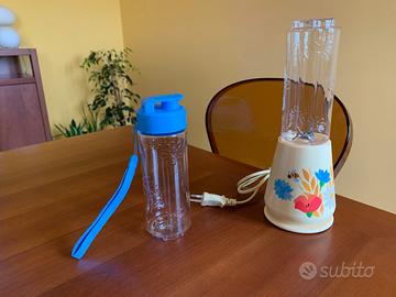 Frullatore e borraccia.