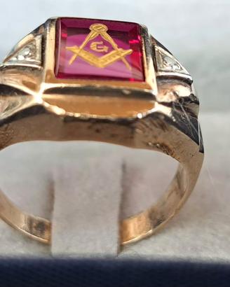 Anello oro antica massoneria rubino