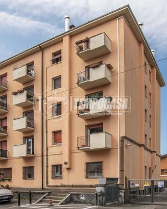 BILOCALE RISTRUTTURATO CON DUE BALCONI