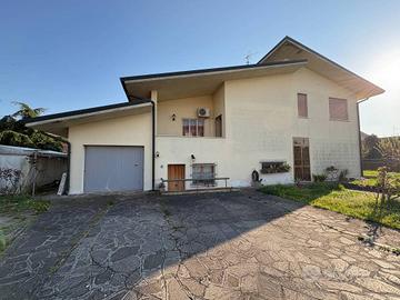 Villa di 149 m² con più di 5 locali e box auto dop