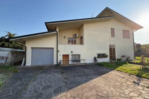 Villa di 149 m² con più di 5 locali e box auto dop