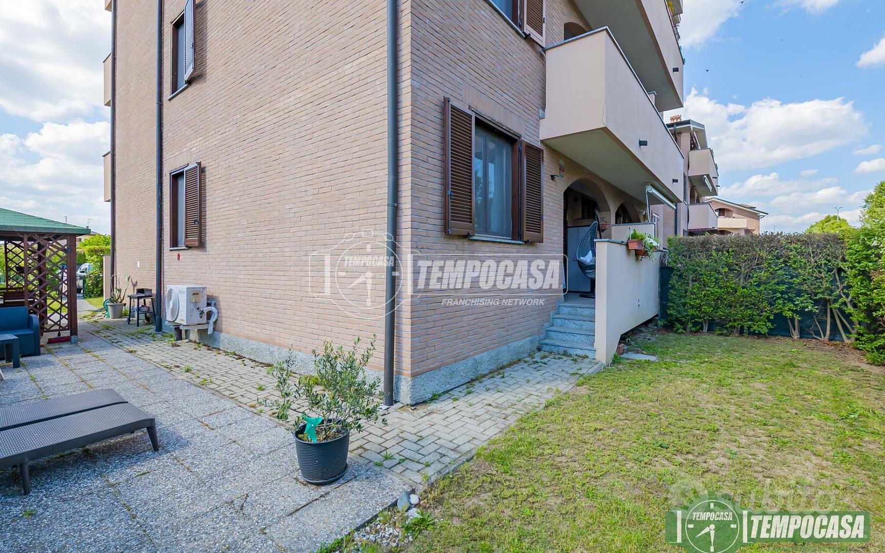 TRE LOCALI DOPPI SERVIZI CON GIARDINO E POSTO AUTO - Vista 3