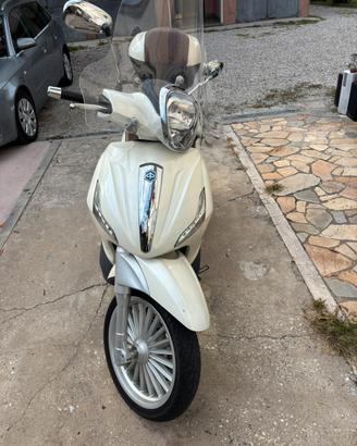 Beverly 300