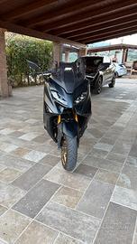 Tmax 560 tech