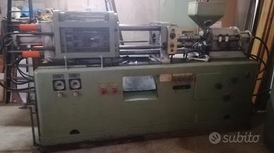 Macchina stampaggio plastica.