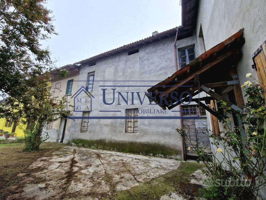 Rustico / Casale di 350 m² con più di 5 locali e b - Altro