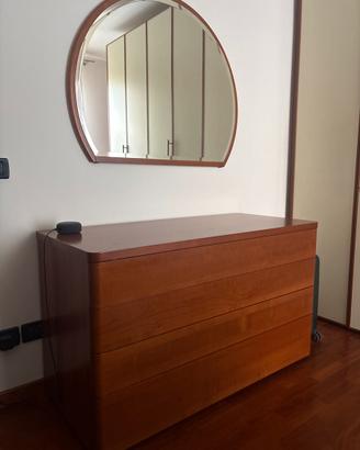 Cassettiera, comidini e specchio in legno ciliegio