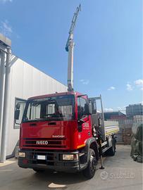 Camion gru iveco eurocargo cassone fisso
