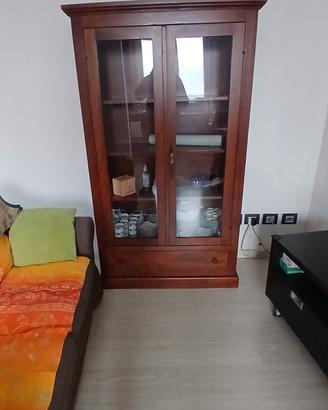 vetrina e tavolo