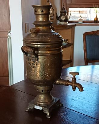 Samovar in metallo, XX secolo