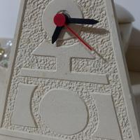 Orologio da tavolo in pietra leccese