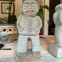 Statua in pietra legera