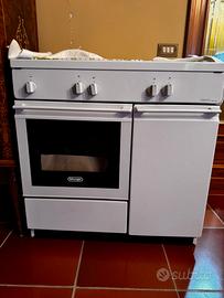 Cucina con forno a gas De Longhi