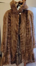 Pelliccia con cappuccio strisce di visone