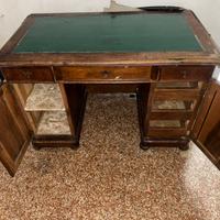 Scrivania d’epoca in legno
