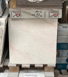Piastrelle 44x44 (17 mq)