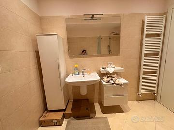 Bagno completo mobili + lavabo + rubinetto