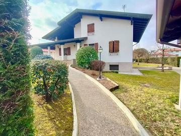 VILLA INDIPENDENTE DI PRESTIGIO: design che emo...