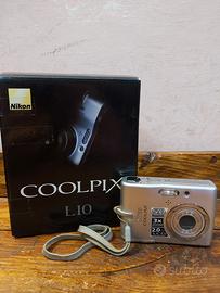 Macchina fotografica Nikon Coolpix L10 vintage