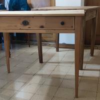 tavolo rettangolare con cassetto