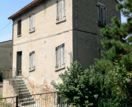 Casa casale rustico con giardino da ristrutturare