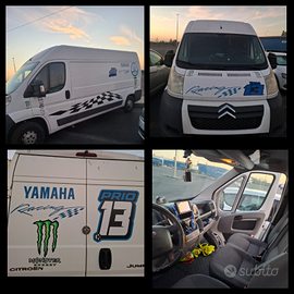 Furgone con porta moto camperizzato