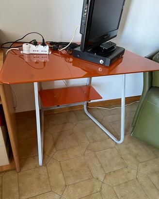 Scrivania in vetro temperato arancione e sedia