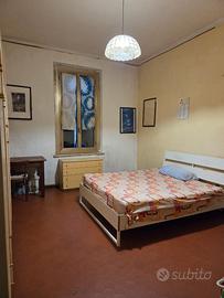 Ampia stanza con posto auto Parma