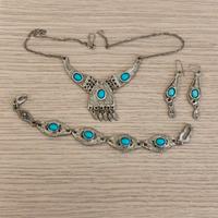 Parure con collana, bracciale e orecchìni