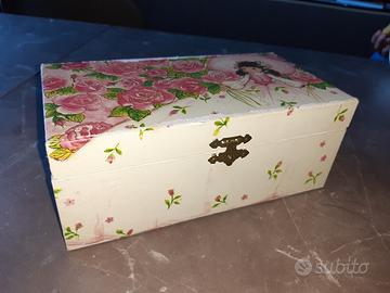 Scatoĺa portagioie con carillon ballerina