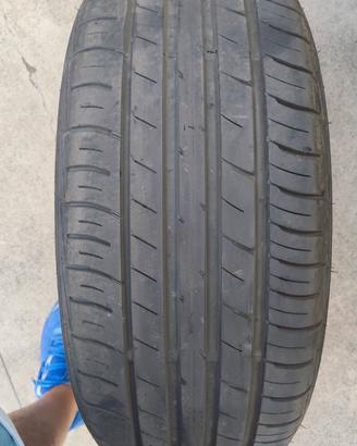 gomme 215 55 17 falken