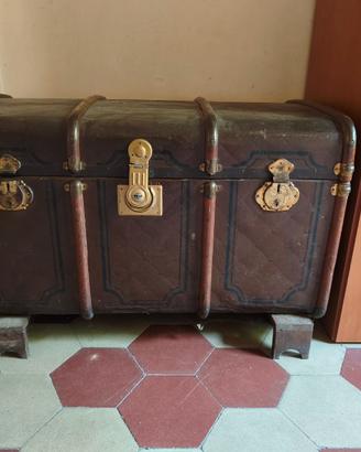 Baule da viaggio antico