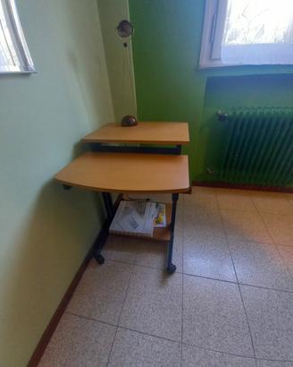 Postazione porta PC/TV, regolabile in altezza