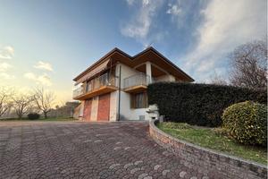 Villa a Borgo Ticino