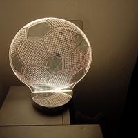 lampada a forma di pallone da calcio 