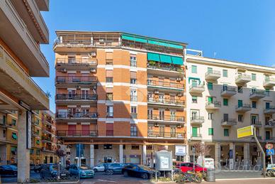 4 LOCALI A CIVITAVECCHIA