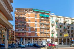 4 LOCALI A CIVITAVECCHIA