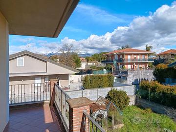 Mascalucia - Villa Sing.300 mq su lotto di 1.000 m