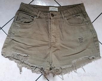Jeans corti verde militare