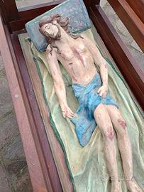 Cristo deposto con bacheca ed inginocchiatoio.