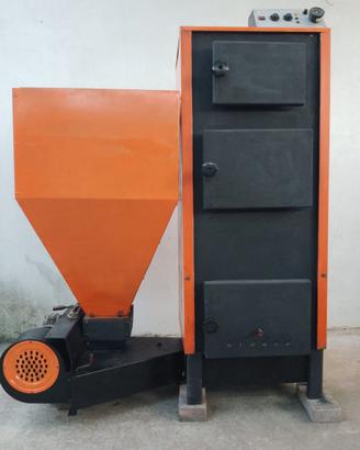 Caldaia per termosifoni  a sansa legna pellet