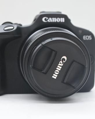 Canon R100 con RF-S 18-45mm
