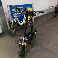 Monopattino elettrico con seduta sganciabile