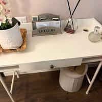 Scrivania/consolle moderna bianca con cassetto