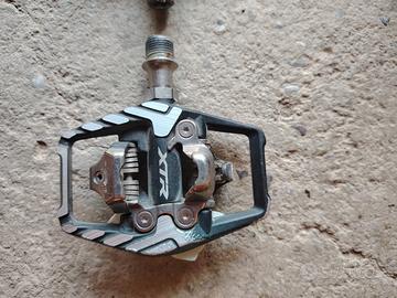 pedali con attacco xtr