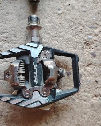 pedali con attacco xtr