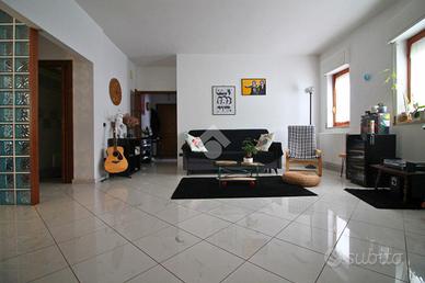 3 LOCALI A OSTUNI